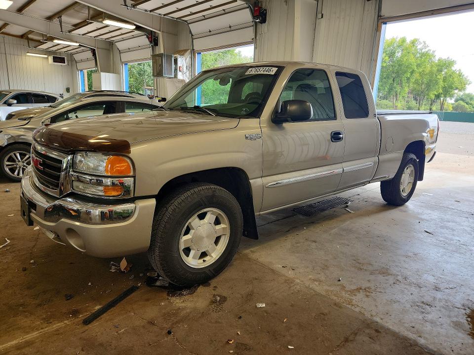 GMC NEW SIERRA 2004 with VIN 2GTEK19T241240339 - Photo from auction