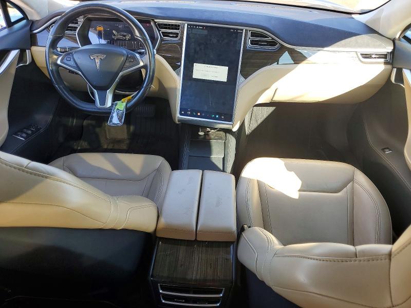 Foto 8 de la subasta – 2015 TESLA MODEL S con VIN 5YJSA1H28FF095144