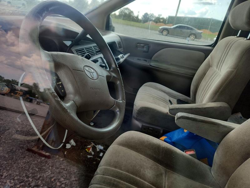 Photo 8 from auction – 2000 TOYOTA SIENNA with VIN 4T3ZF19C5YU319152