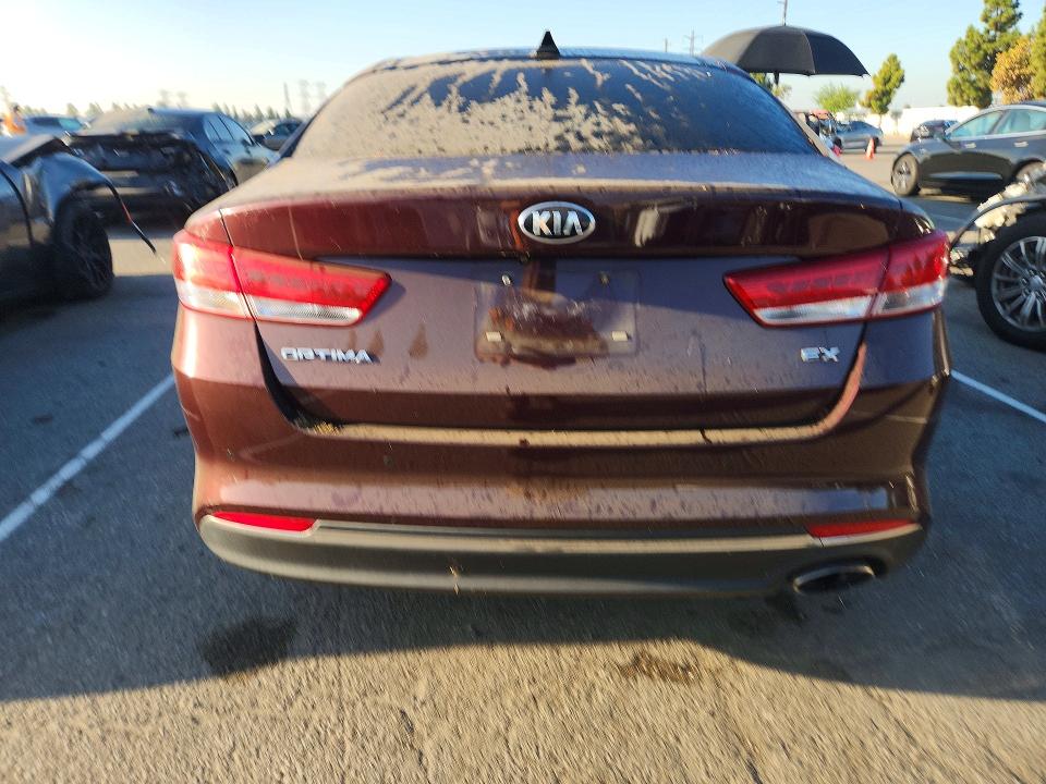 Photo 6 from auction – 2017 KIA OPTIMA with VIN 5XXGU4L31HG157028