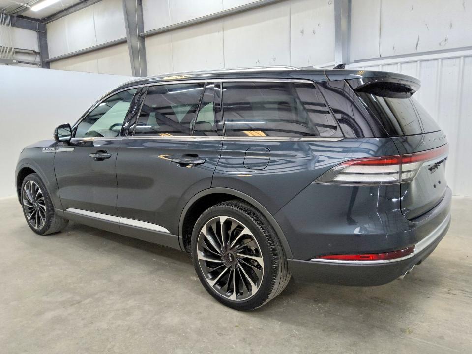 Photo 2 from auction – 2023 LINCOLN AVIATOR with VIN 5LM5J7WC1PGL04865