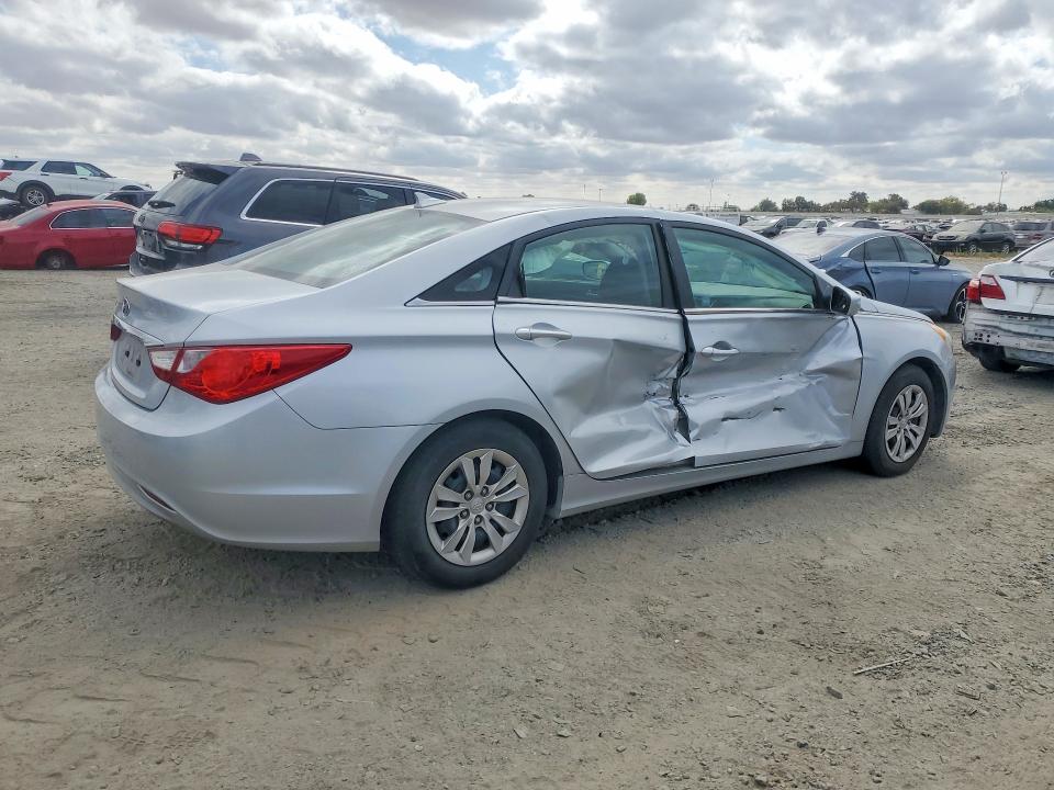 Photo 3 from auction – 2012 HYUNDAI SONATA with VIN 5NPEB4AC3CH417345