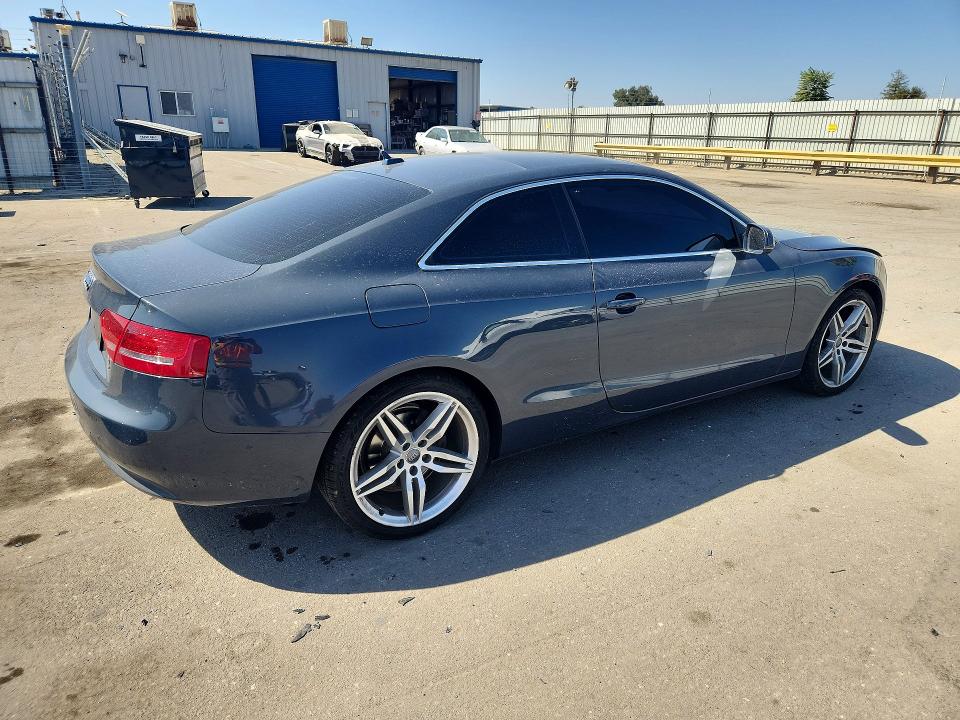 Снимка 3 от търг – 2011 AUDI A5 с VIN WAULFAFR1BA004737
