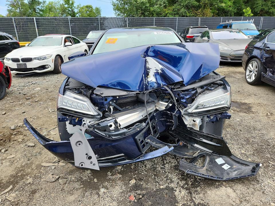 Zdjęcie 5 z aukcji – 2017 ACURA TLX z VIN 19UUB2F37HA002585