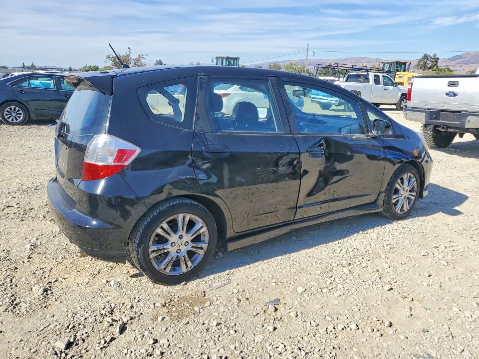 Photo 3 from auction – 2011 HONDA FIT with VIN JHMGE8H52BC024332