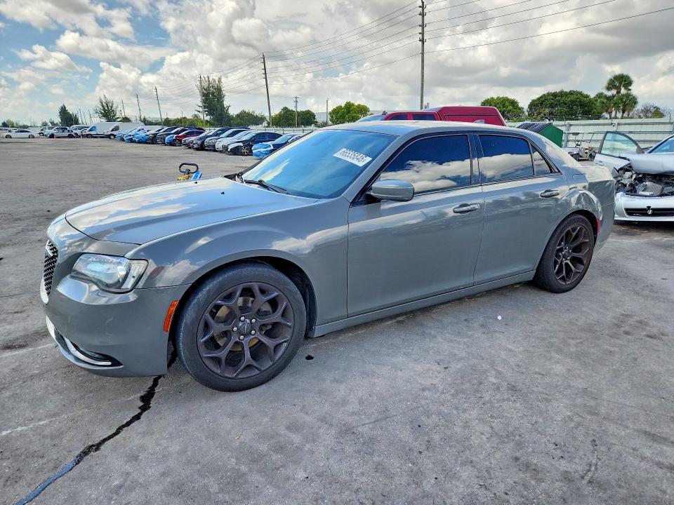 CHRYSLER 300 2019 with VIN 2C3CCABG1KH589695 - Photo from auction