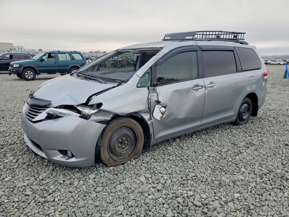 TOYOTA SIENNA 2014 с VIN 5TDYK3DC1ES499818 - Снимка от търг