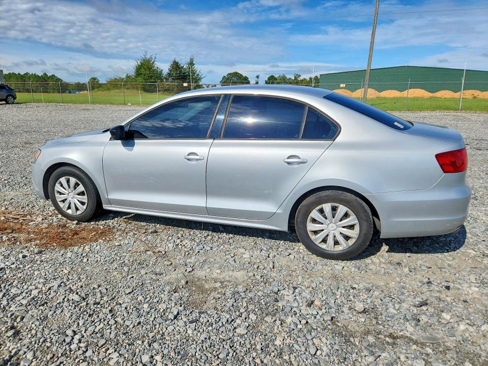 Photo 2 from auction – 2014 VOLKSWAGEN JETTA with VIN 3VW2K7AJ9EM409750