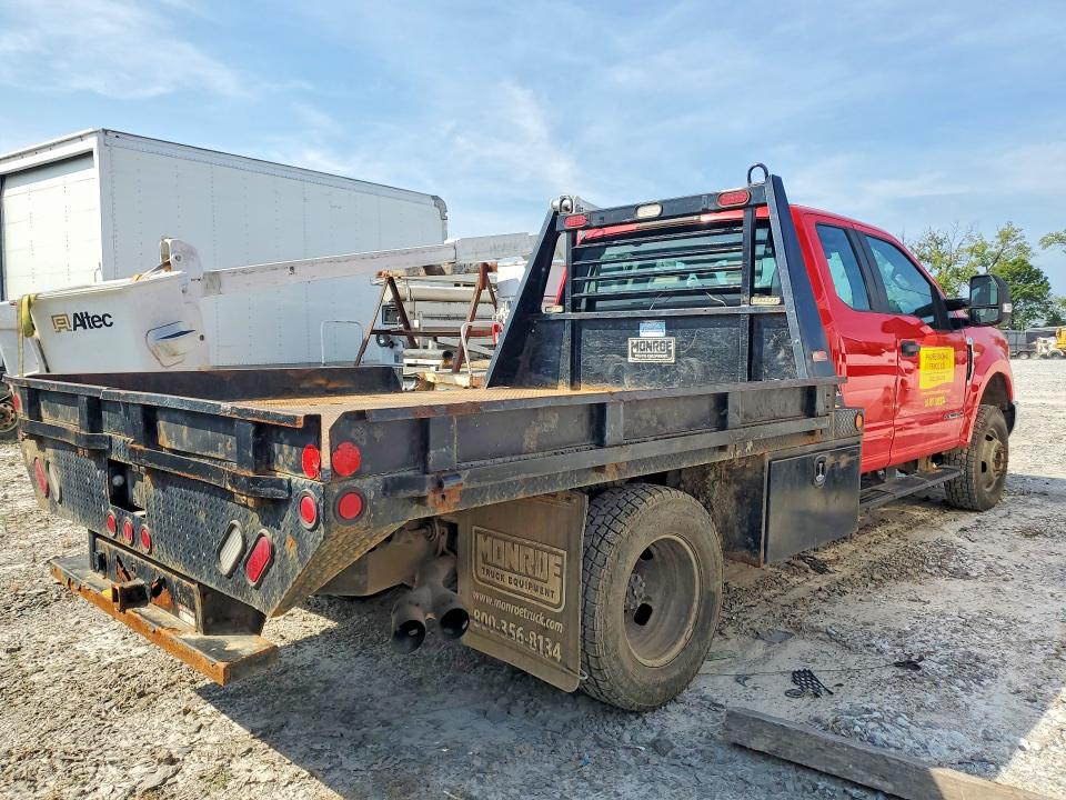 Photo 3 from auction – 2017 FORD F350 with VIN 1FD8X3HT3HED30482