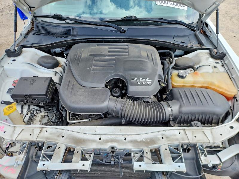 Photo 11 from auction – 2019 CHRYSLER 300 with VIN 2C3CCABGXKH648050