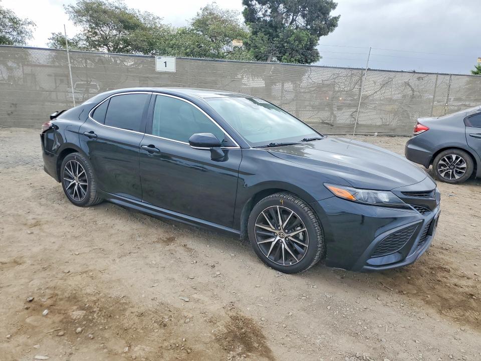 Снимка 4 от търг – 2021 TOYOTA CAMRY с VIN 4T1G11AK8MU616329