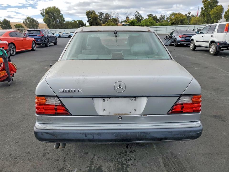 Снимка 6 от търг – 1992 MERCEDES-BENZ 300 с VIN WDBEA26D0NB635657