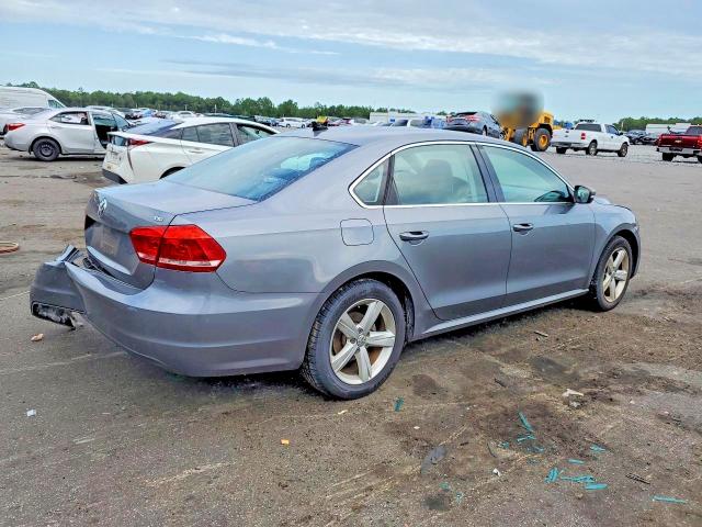 Снимка 3 от търг – 2015 VOLKSWAGEN PASSAT с VIN 1VWAS7A38FC079471