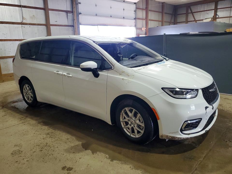 Photo 4 from auction – 2023 CHRYSLER PACIFICA with VIN 2C4RC1BGXPR560431