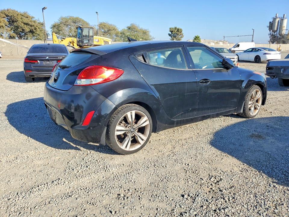 Photo 3 from auction – 2012 HYUNDAI VELOSTER with VIN KMHTC6AD7CU059953