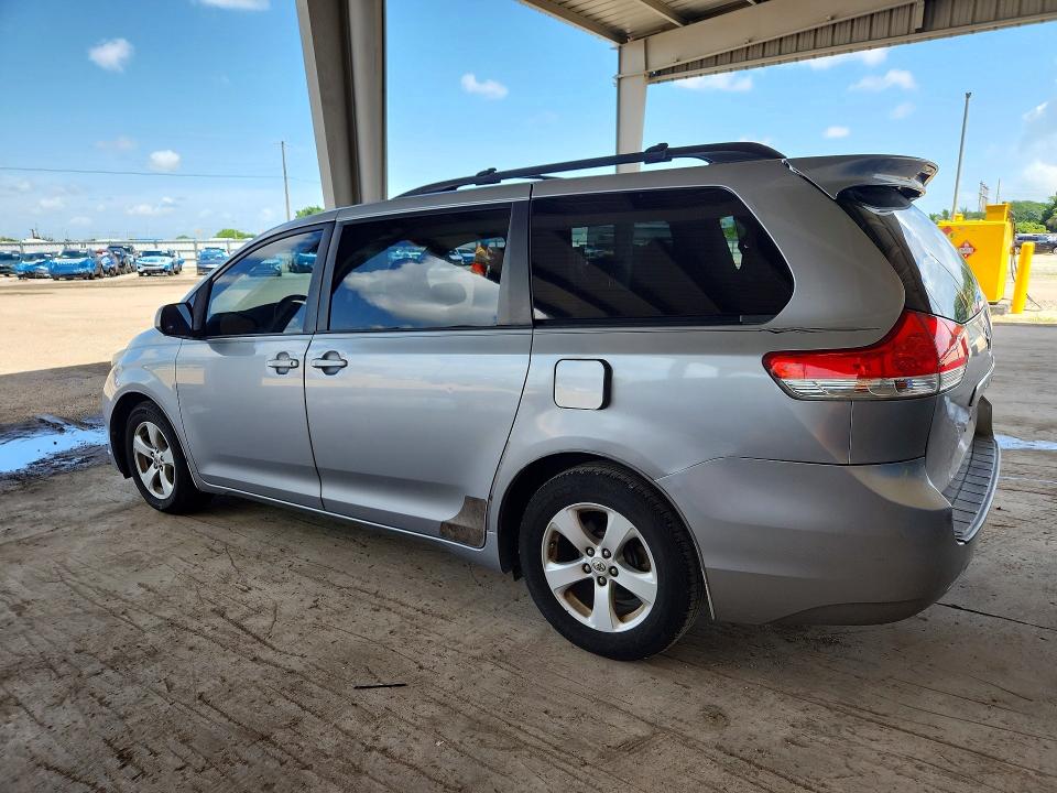 Снимка 2 от търг – 2011 TOYOTA SIENNA с VIN 5TDKK3DC0BS041530