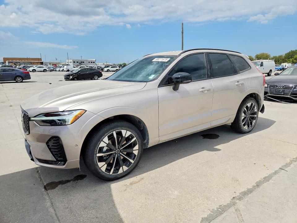VOLVO XC60 2026 con VIN YV4M12RCXT1373968 - Foto de la subasta