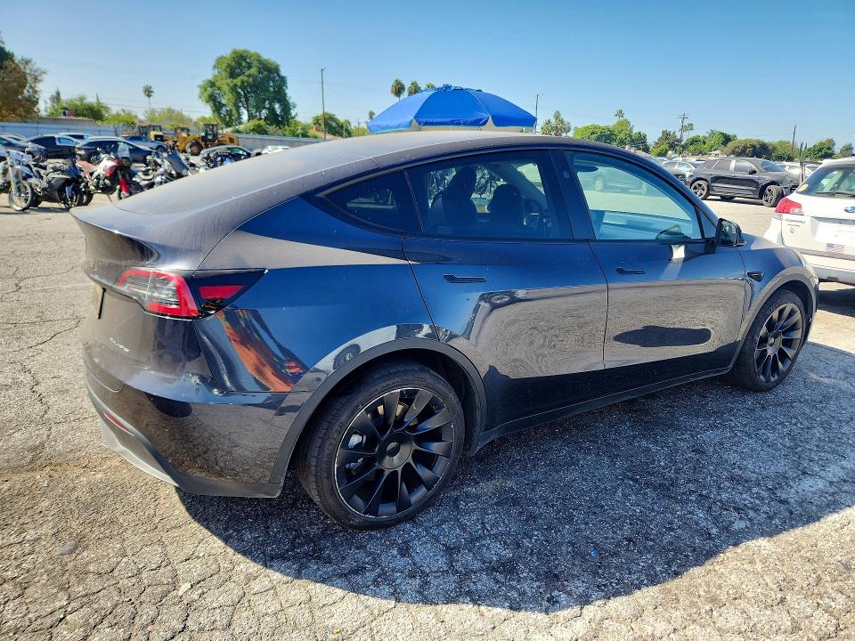 Foto 3 de la subasta – 2024 TESLA MODEL Y con VIN 7SAYGDEE3RA238840
