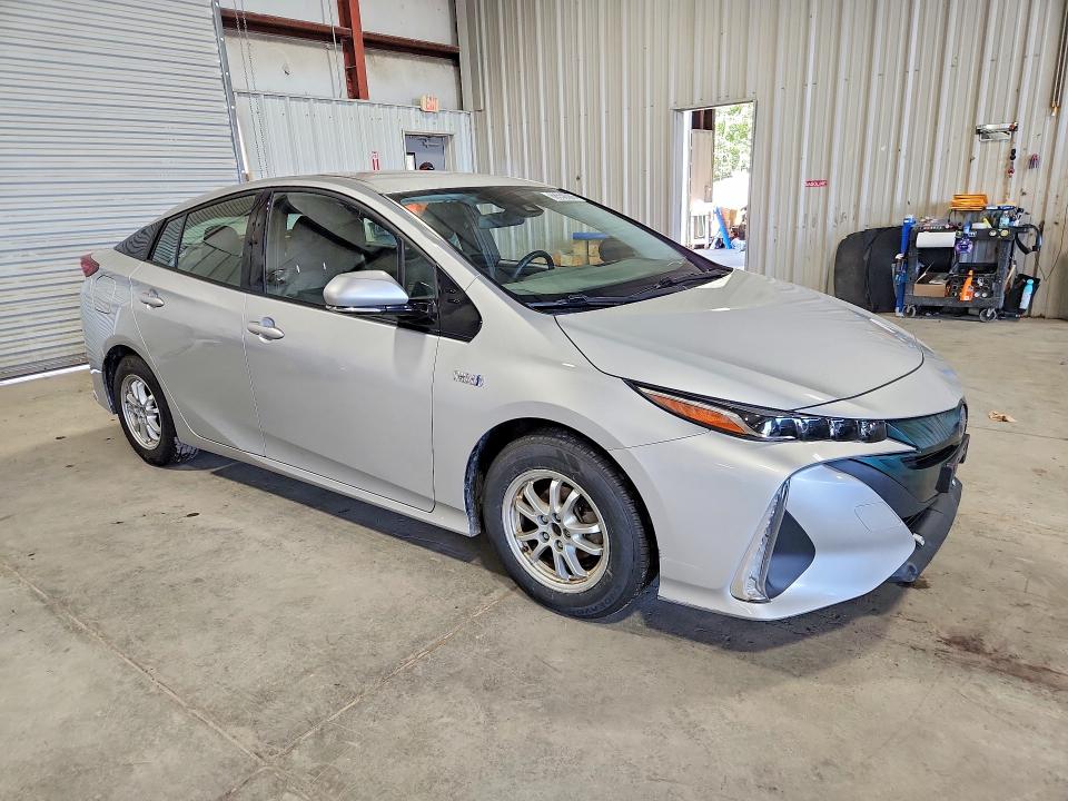 Photo 4 from auction – 2018 TOYOTA PRIUS PRIME with VIN JTDKARFP9J3100564
