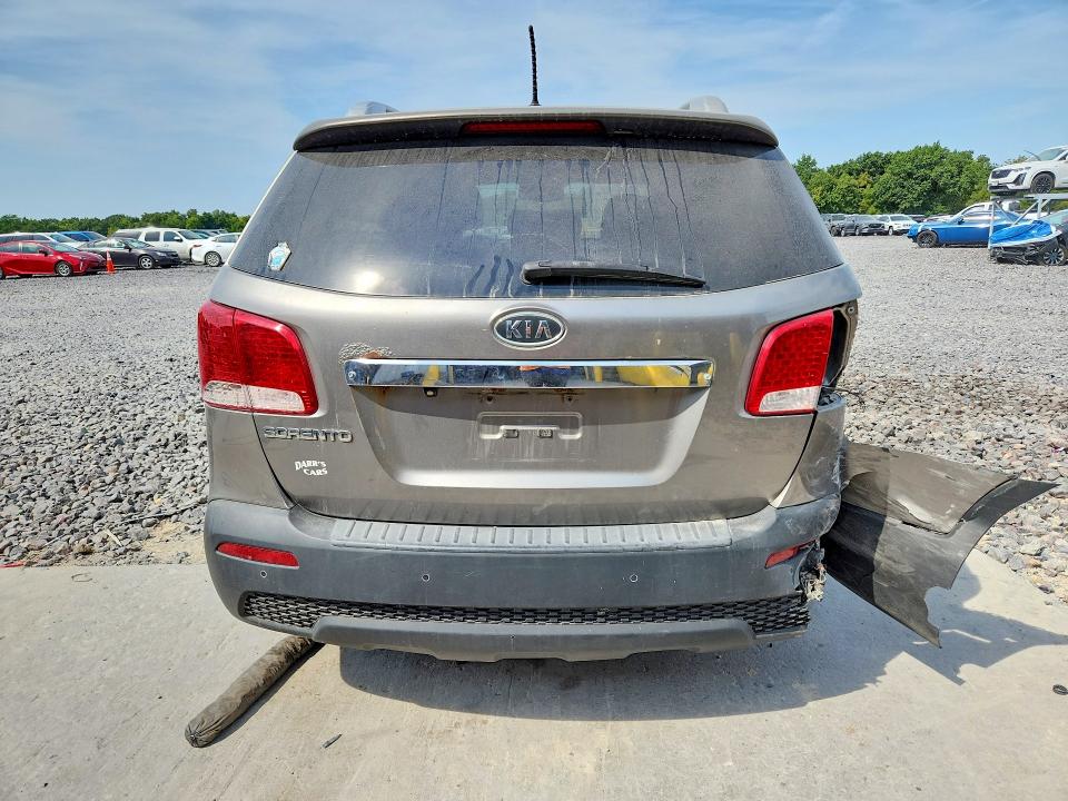 Foto 6 de la subasta – 2011 KIA SORENTO con VIN 5XYKTCA12BG144042