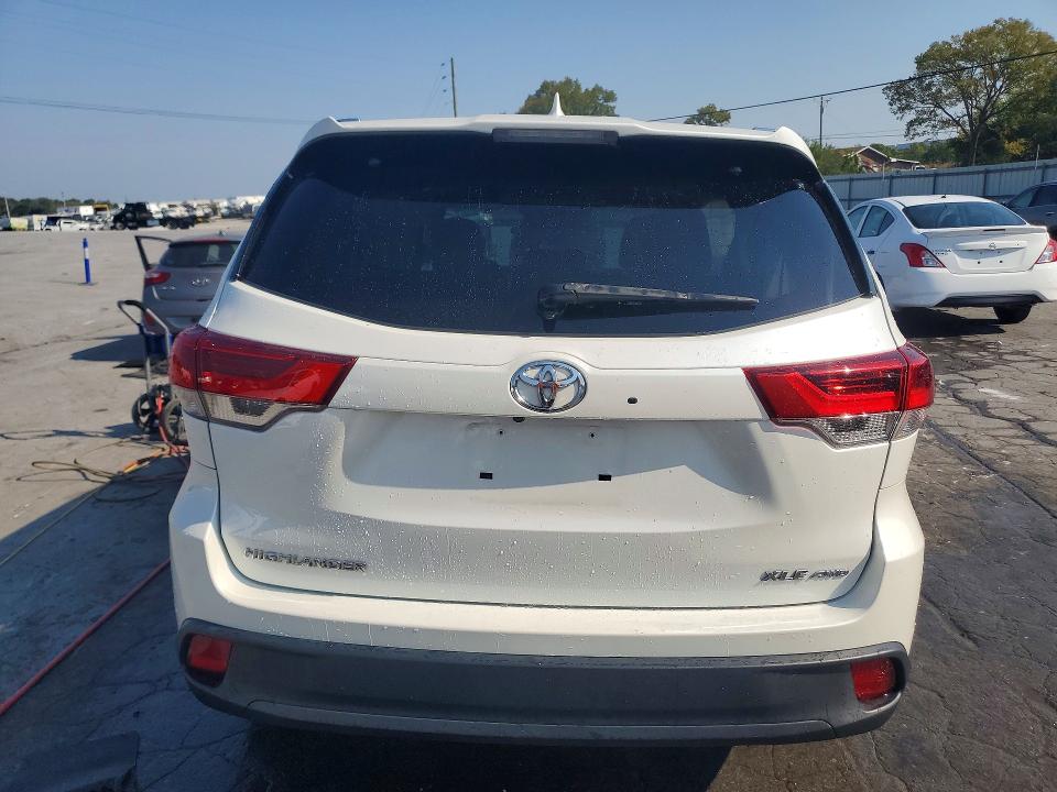 Снимка 6 от търг – 2018 TOYOTA HIGHLANDER с VIN 5TDJZRFH4JS845296