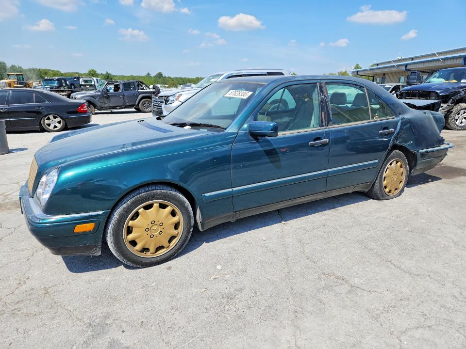 MERCEDES-BENZ E 1996 with VIN WDBJF55F4TJ013733 - Photo from auction