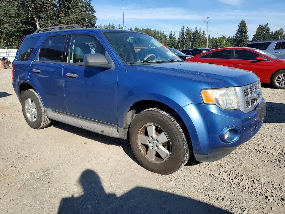 Photo 4 from auction – 2010 FORD ESCAPE with VIN 1FMCU0D76AKA31120