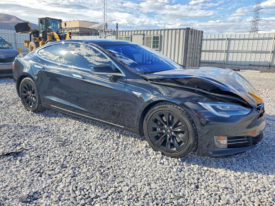 Foto 4 de la subasta – 2016 TESLA MODEL S con VIN 5YJSA1E24GF153093