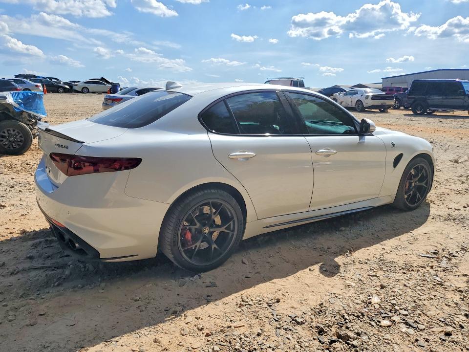 Photo 3 from auction – 2018 ALFA ROMEO GIULIA with VIN ZARFAEAV1J7578704