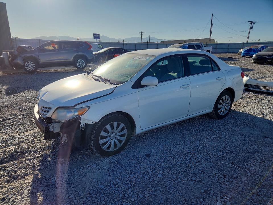TOYOTA COROLLA 2013 z numerem VIN 2T1BU4EE5DC964002 - Zdjęcie z aukcji
