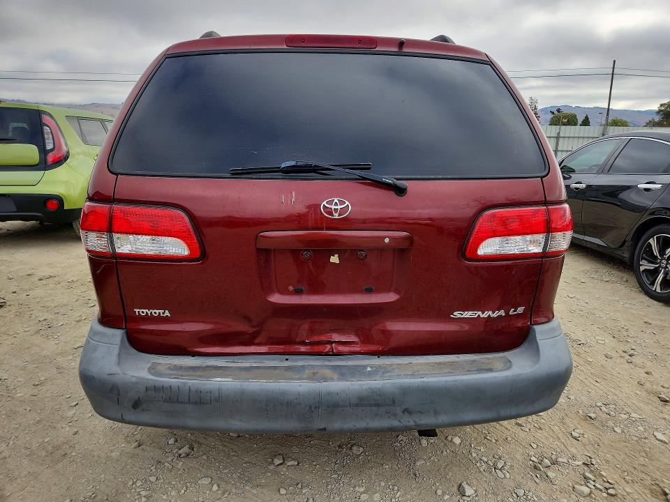 Photo 6 from auction – 2002 TOYOTA SIENNA with VIN 4T3ZF13C12U488519