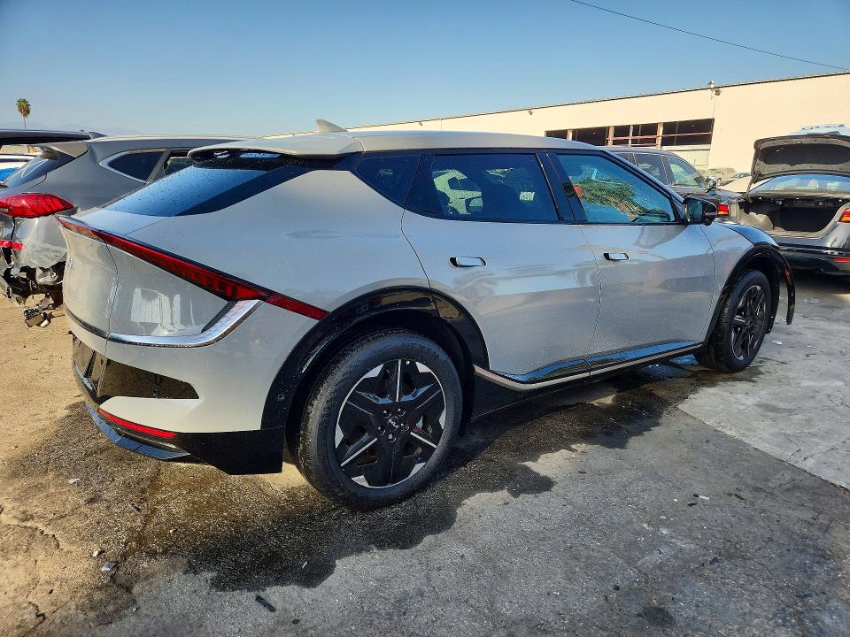 Photo 3 from auction – 2025 KIA EV6 with VIN 5XYC34JA2SG012893