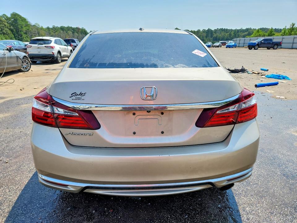 Снимка 6 от търг – 2017 HONDA ACCORD с VIN 1HGCR2F80HA179949