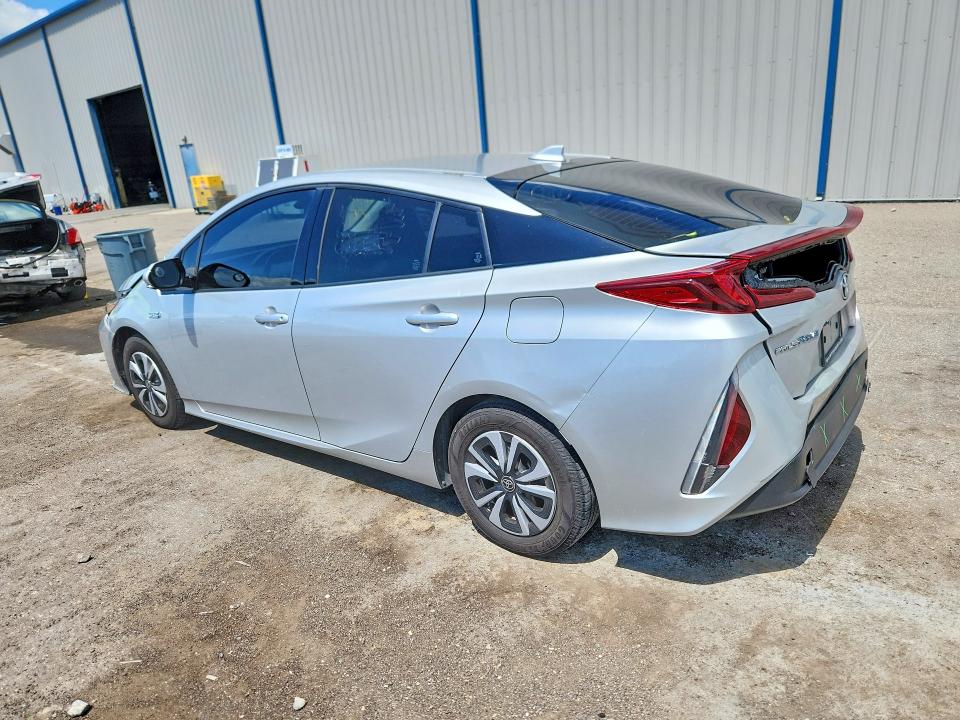 Photo 2 from auction – 2017 TOYOTA PRIUS PRIME with VIN JTDKARFP0H3056514