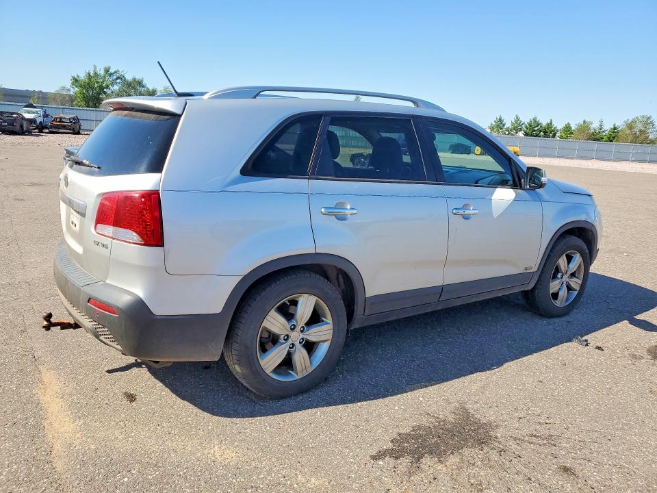 Photo 3 from auction – 2012 KIA SORENTO with VIN 5XYKUDA23CG275901