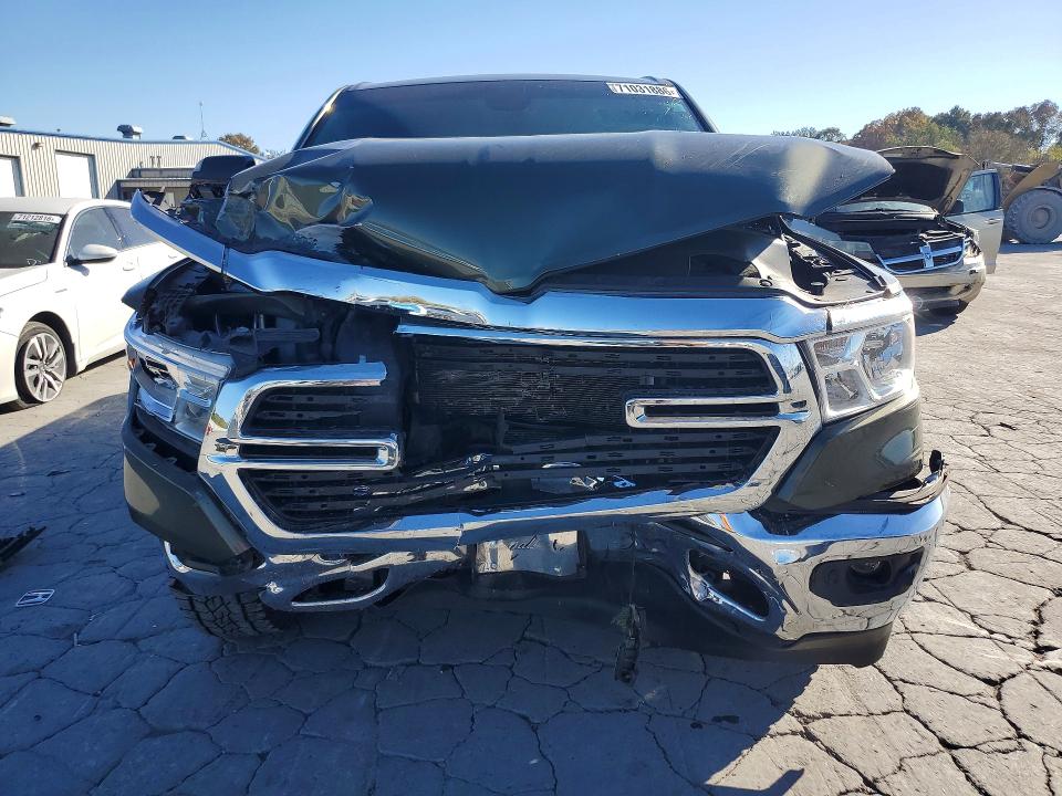 Снимка 5 от търг – 2020 RAM 1500 с VIN 1C6SRFMT9LN402149