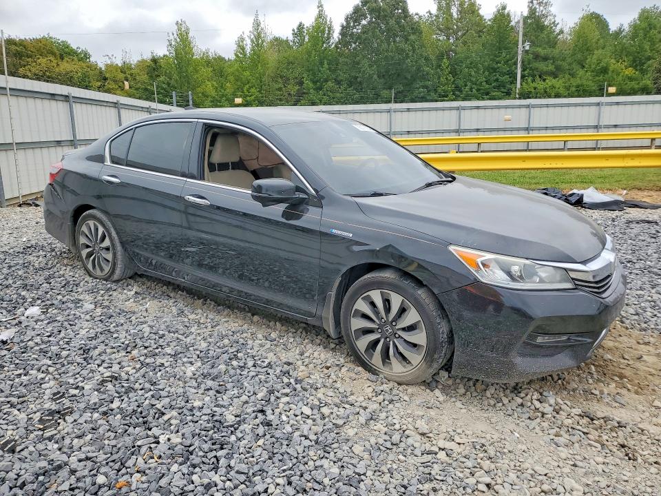 Photo 4 from auction – 2017 HONDA ACCORD with VIN JHMCR6F34HC001054