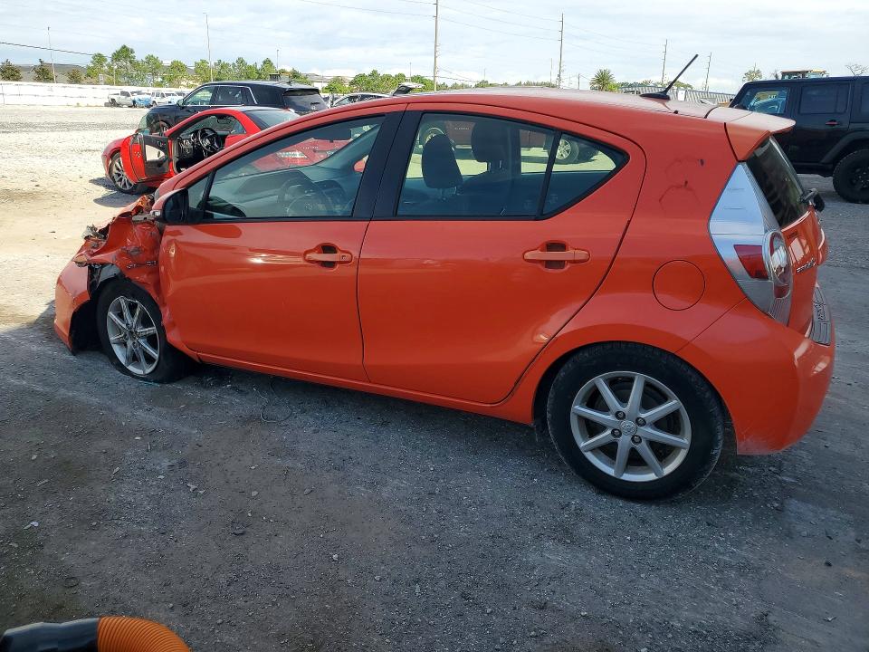 Photo 2 from auction – 2013 TOYOTA PRIUS C with VIN JTDKDTB35D1048311