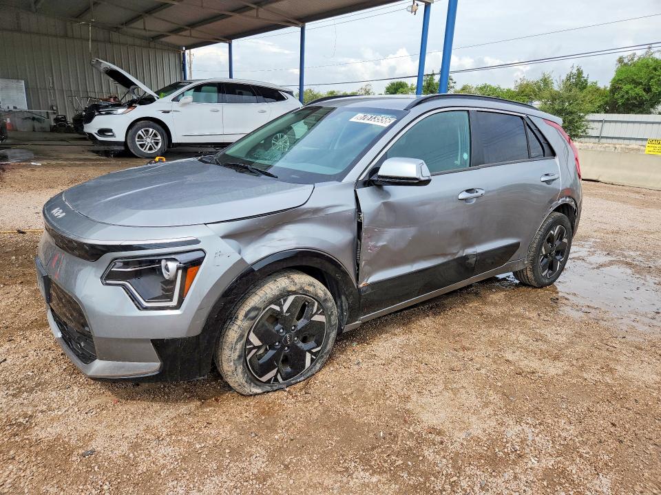 KIA NIRO 2023 z numerem VIN KNDCR3L10P5053643 - Zdjęcie z aukcji