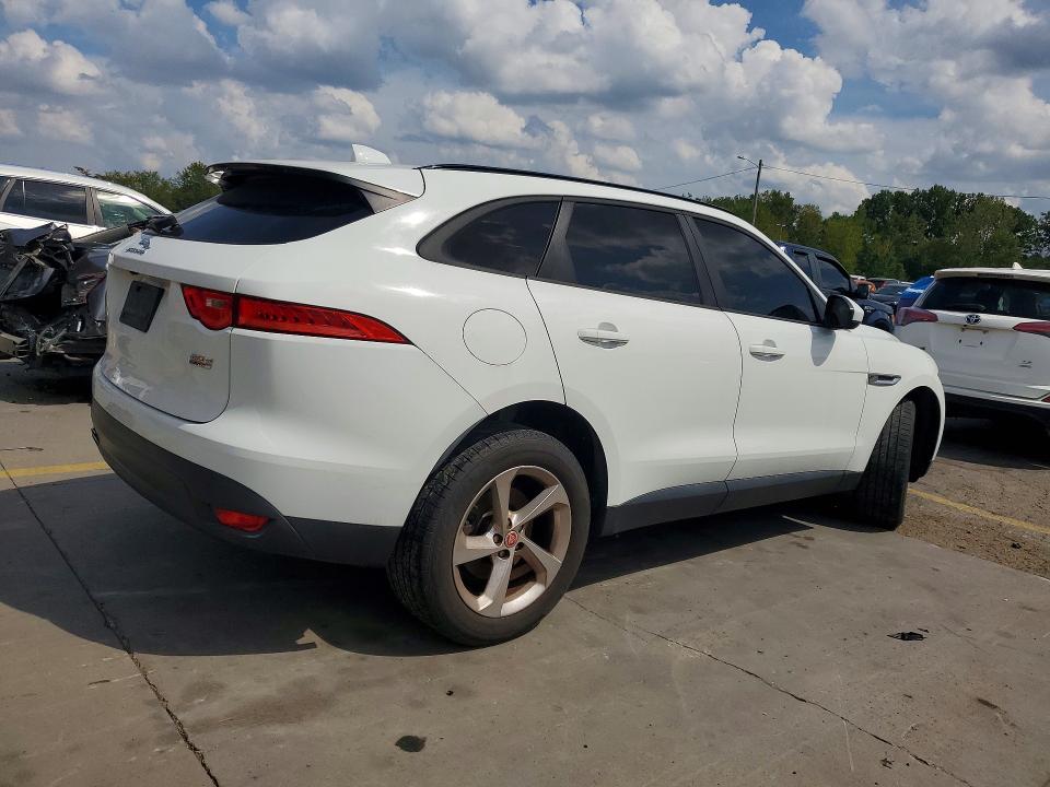 Photo 3 from auction – 2018 JAGUAR F-PACE with VIN SADCJ2FN7JA255544