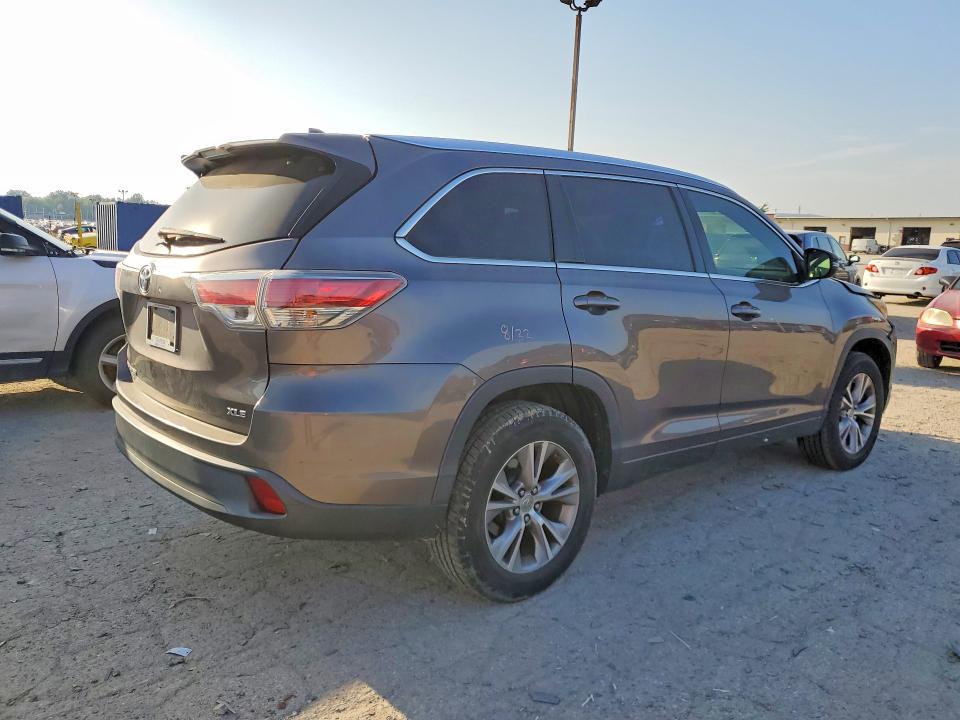 Photo 3 from auction – 2015 TOYOTA HIGHLANDER with VIN 5TDKKRFH6FS047253