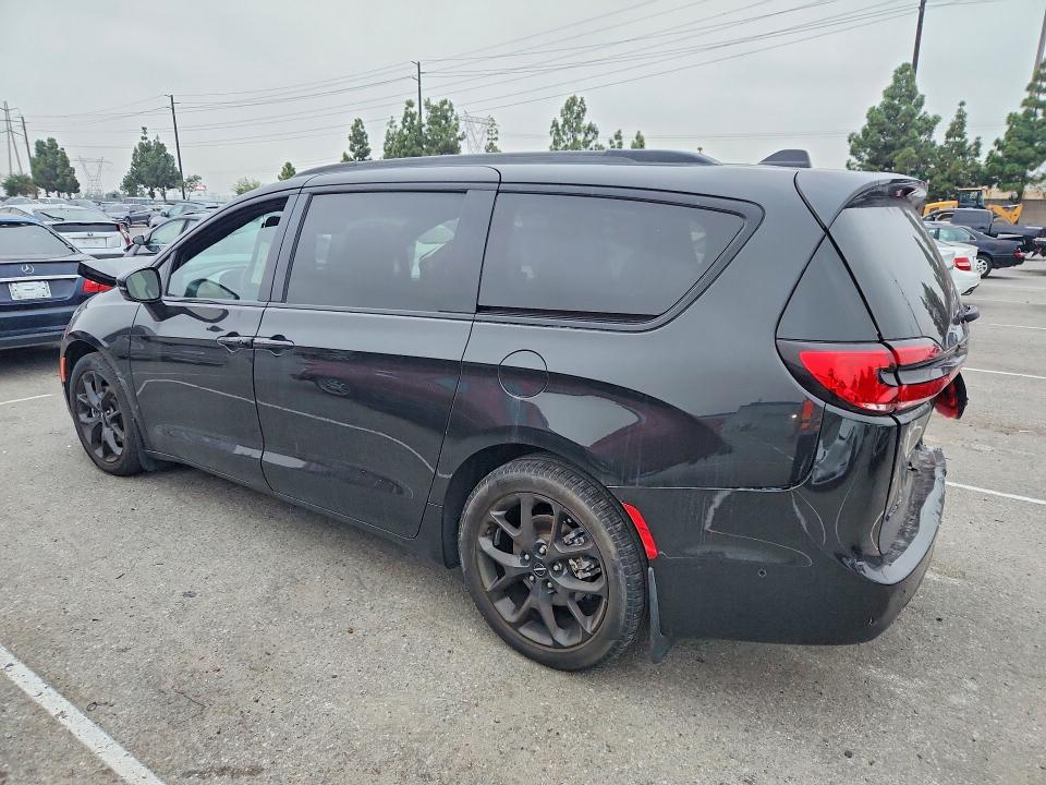Photo 2 from auction – 2023 CHRYSLER PACIFICA with VIN 2C4RC1GG7PR570861