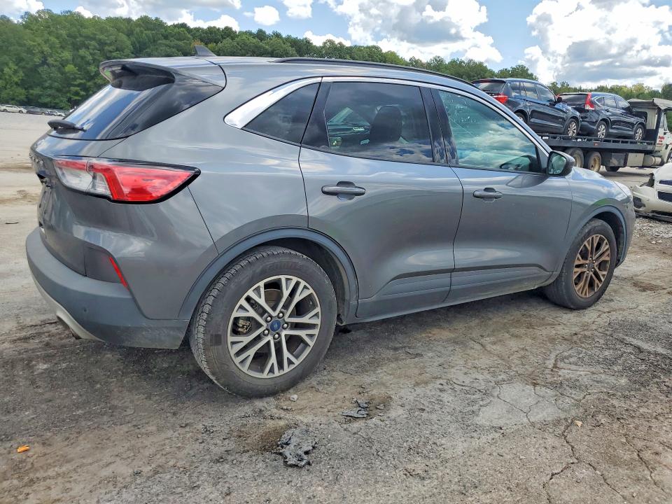 Photo 3 from auction – 2022 FORD ESCAPE with VIN 1FMCU0H64NUB28599