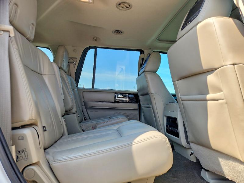 Photo 11 from auction – 2016 LINCOLN NAVIGATOR with VIN 5LMJJ2HT2GEL01838