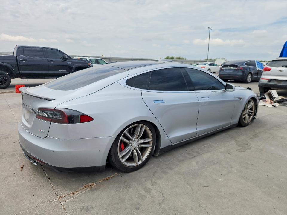 Foto 3 de la subasta – 2014 TESLA MODEL S con VIN 5YJSA1H1XEFP53147