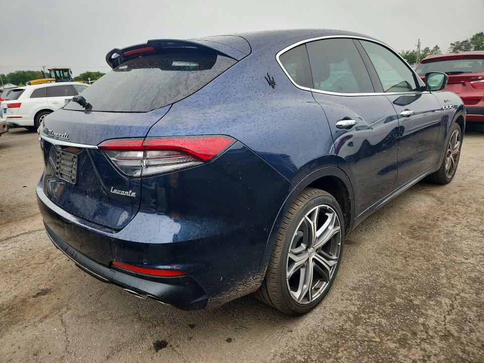 Снимка 3 от търг – 2023 MASERATI LEVANTE с VIN ZN661YUM6PX435611