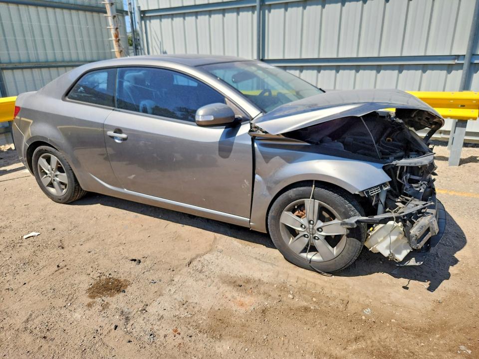 Photo 4 from auction – 2010 KIA FORTE KOUP with VIN KNAFU6A22A5257860