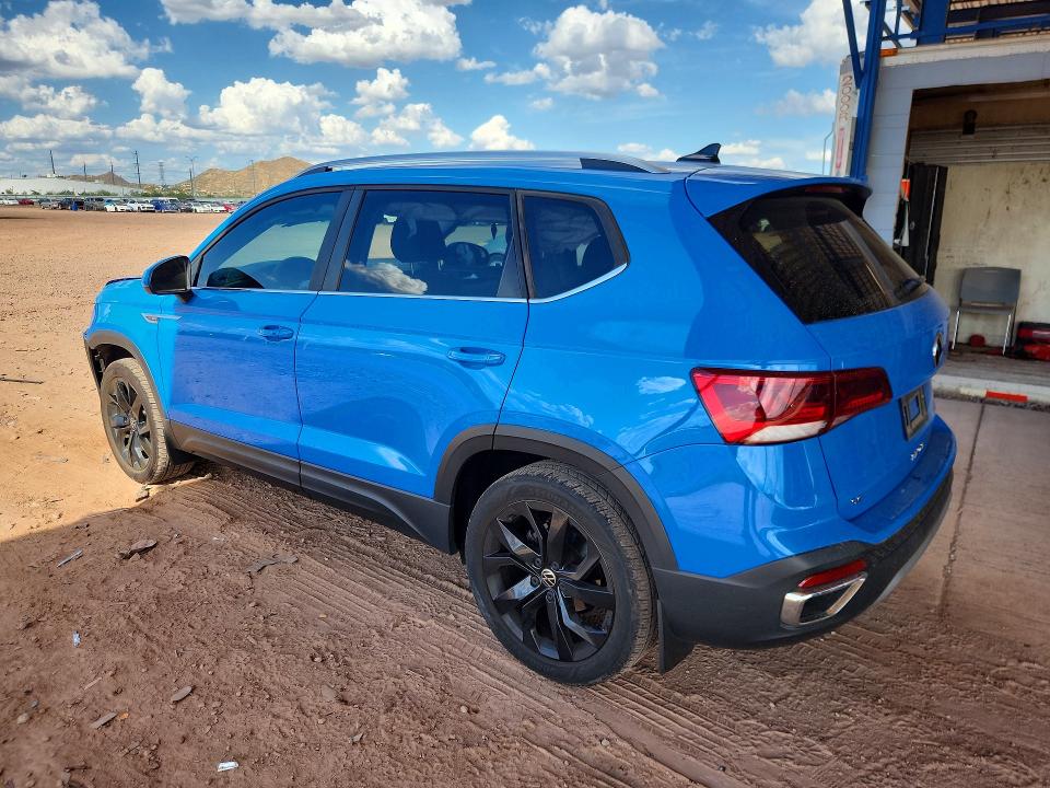 Снимка 2 от търг – 2022 VOLKSWAGEN TAOS с VIN 3VVLX7B23NM097474