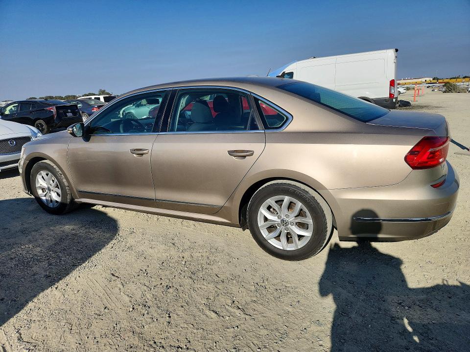 Photo 2 from auction – 2016 VOLKSWAGEN PASSAT with VIN 1VWAT7A32GC039269
