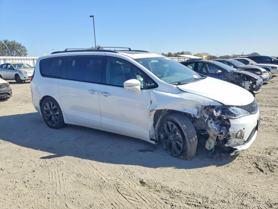 Снимка 4 от търг – 2019 CHRYSLER PACIFICA с VIN 2C4RC1GG7KR681659